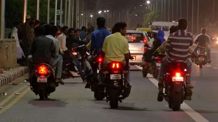 Bike race at midnight