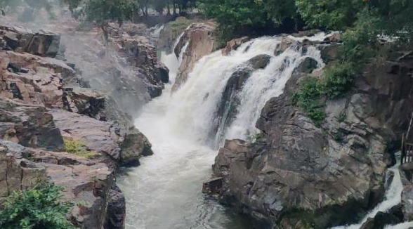 -cauvery-water-reaches-hogenakkal-inflow-likely-to-cross-10-000-cubic-feet