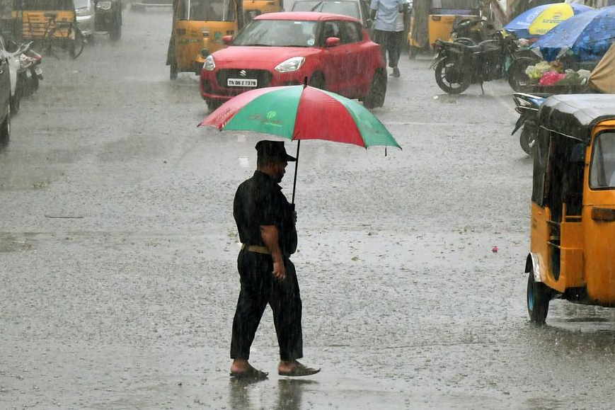 Heavy rain may occur in 9 districts of Tamil Nadu today.